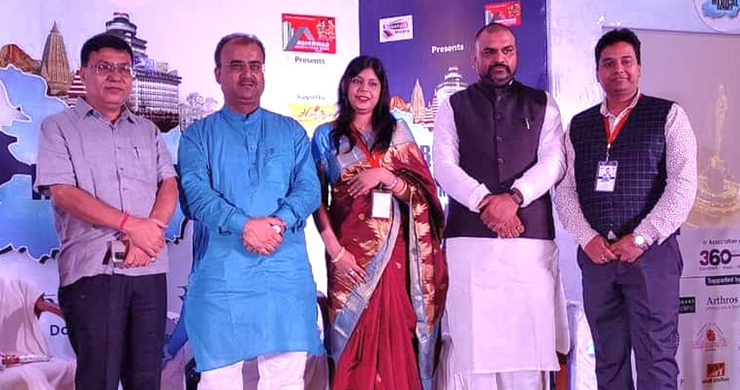 डॉ. मधुरेन्दु पांडे बिहार सरकार के डिप्टी सीएम माननीय सम्राट चौधरी जी एवं स्वास्थ्य मंत्री माननीय मंगल पांडेजी क साथ एक अवॉर्ड शो के दौरान